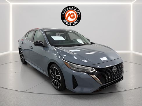 Used 2025 Nissan Sentra SR w/ SR Premium Package FWD image 1
