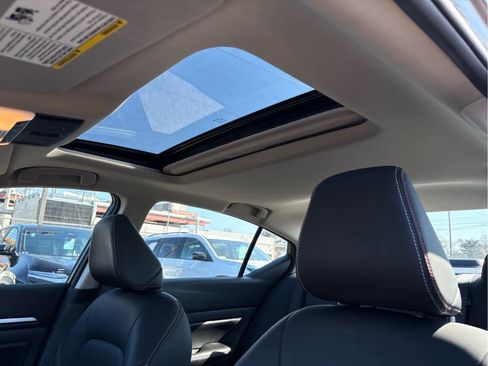 Used 2024 Nissan Altima 2.5 SR w/ SR Premium Package image 14