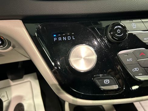 Used 2023 Chrysler Voyager LX image 20