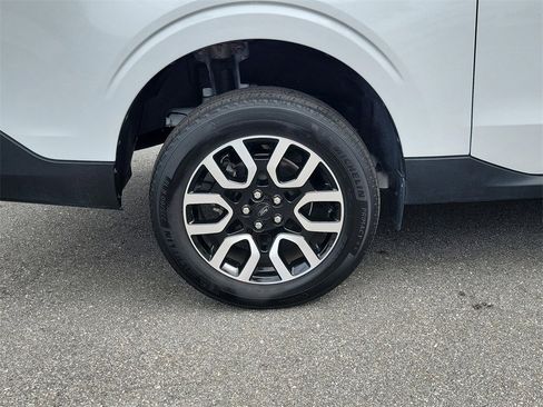 Used 2024 Ford Maverick Lariat image 16