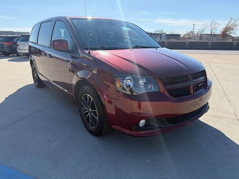 Used 2019 Dodge Grand Caravan GT image 2