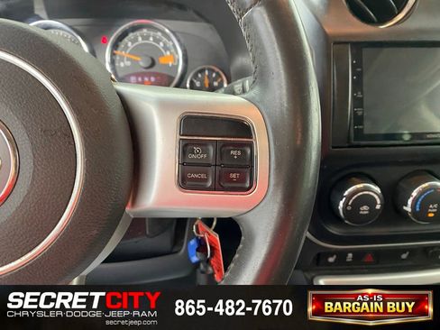 Used 2015 Jeep Compass Latitude w/ Sun/Sound Group AWD/4WD image 14