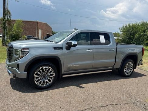 Used 2025 GMC Sierra 1500 Denali Ultimate AWD/4WD image 3