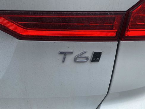 Used 2018 Volvo XC60 T6 Momentum w/ Advanced Package image 11