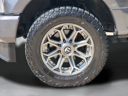 Used 2022 Ford F250 Platinum w/ FX4 Off-Road Package AWD/4WD image 38