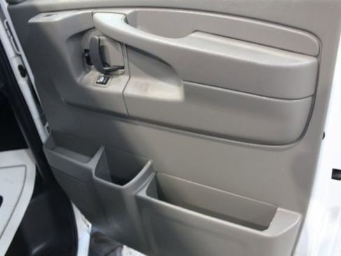 Used 2014 GMC Savana 3500 image 31