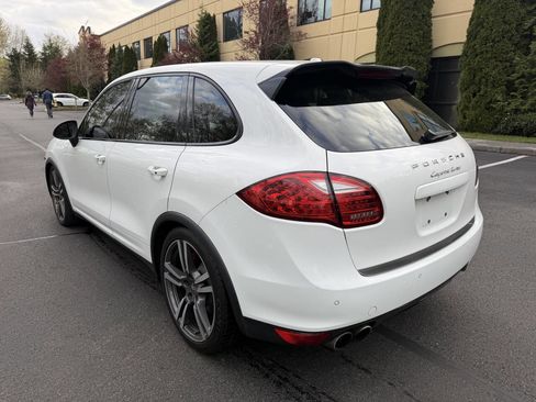 Used 2013 Porsche Cayenne Turbo AWD/4WD image 8