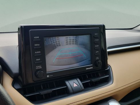 Used 2021 Toyota RAV4 XLE w/ Convenience Package FWD image 18