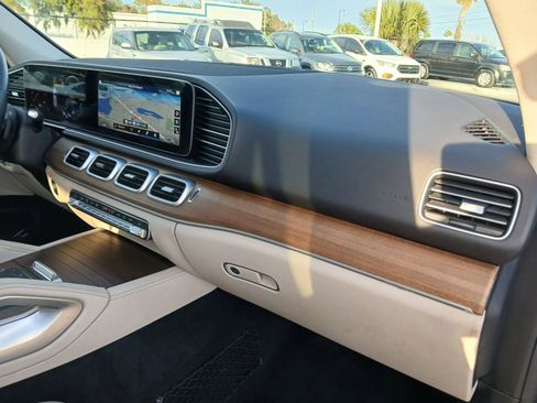 Used 2021 Mercedes-Benz GLE 350 w/ Premium Package image 16