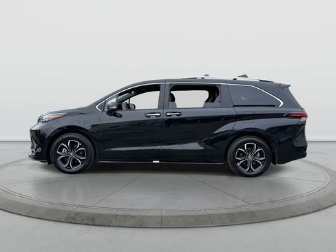 Used 2025 Toyota Sienna Platinum AWD/4WD image 4