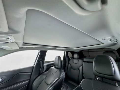 Used 2022 Jeep Cherokee Latitude Lux w/ Sun & Sound Group image 22