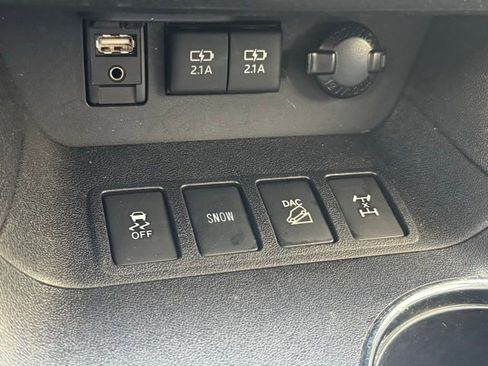 Used 2017 Toyota Highlander SE image 16