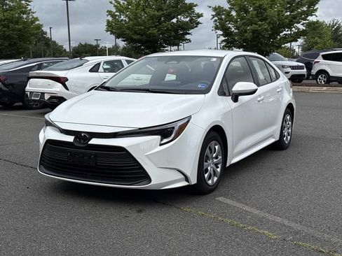 Used 2026 Toyota Corolla LE FWD image 5