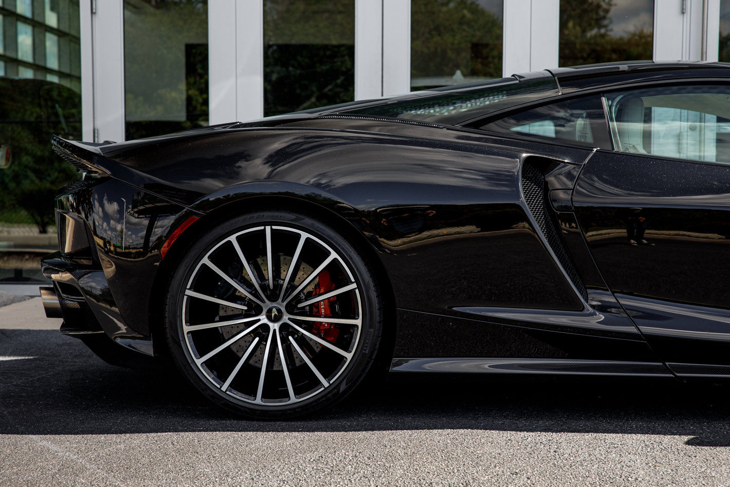 Used 2021 McLaren GT RWD image 19