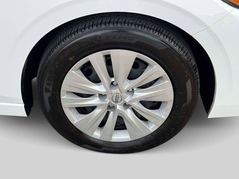 Certified 2025 Nissan Sentra S image 9