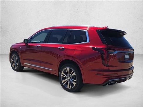 Used 2022 Cadillac XT6 Premium Luxury w/ Technology Package FWD image 5