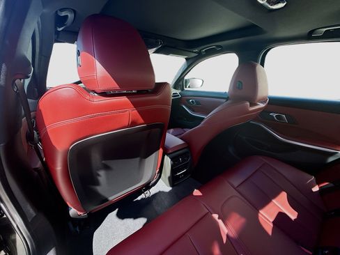 Used 2025 BMW M340i xDrive image 23