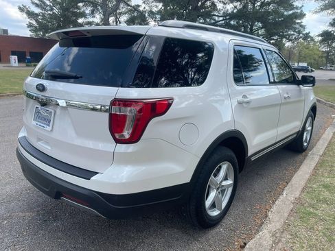 Used 2019 Ford Explorer XLT w/ Equipment Group 202A image 5