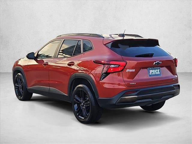 Used 2024 Chevrolet Trax ACTIV w/ Sunroof Package FWD image 8