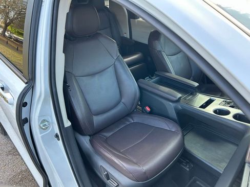 Used 2023 Toyota Sienna Platinum image 16