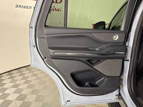 New 2025 Lincoln Navigator Reserve w/ Jet Appearance Package image 19