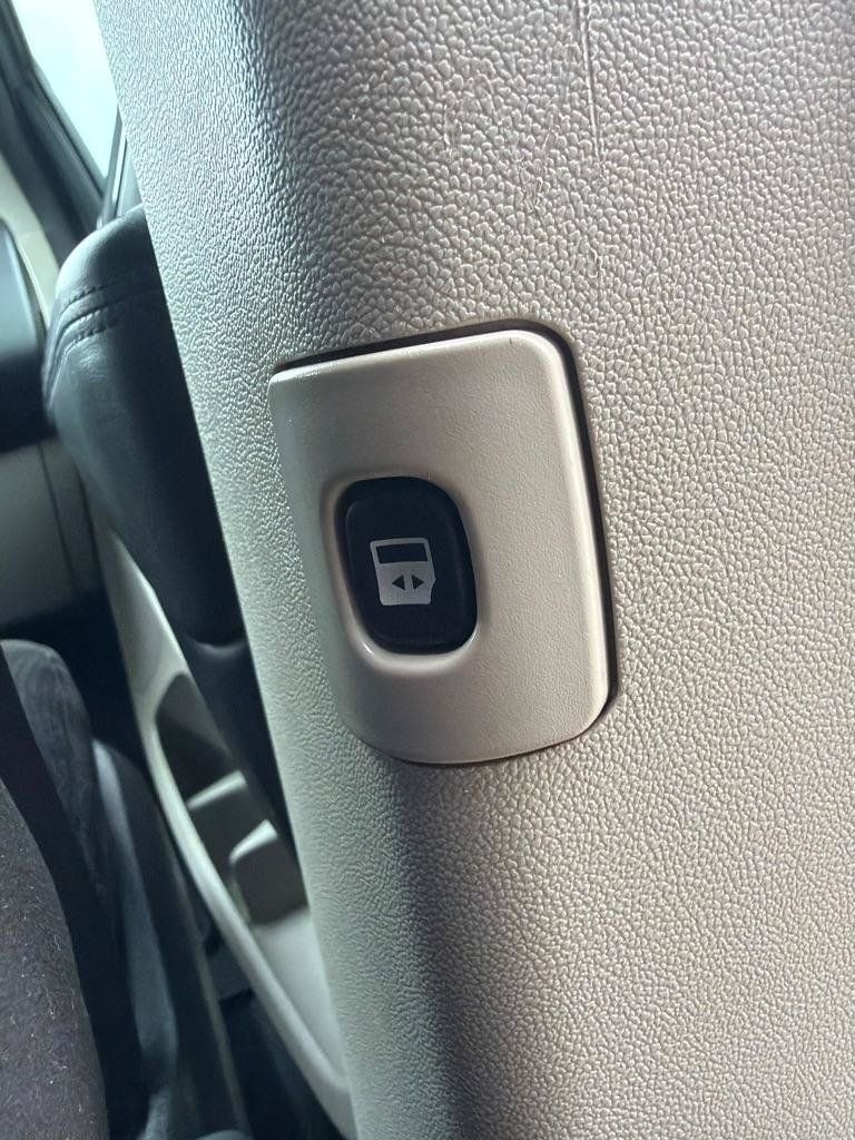 Used 2012 Dodge Grand Caravan SXT FWD image 11