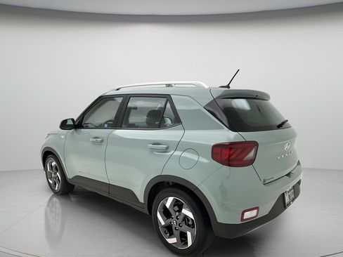 Used 2025 Hyundai Venue Limited FWD image 4