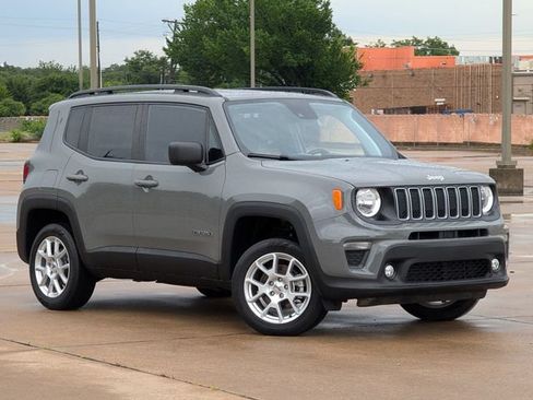 Used 2022 Jeep Renegade Latitude w/ Convenience Group AWD/4WD image 1