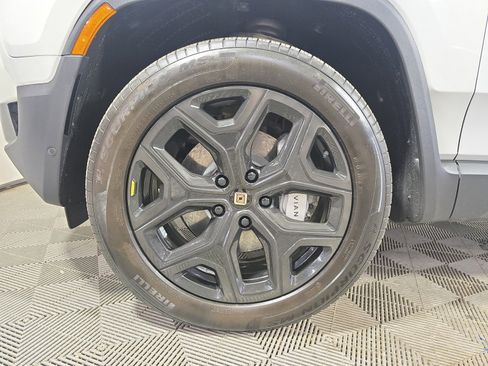 Used 2025 Rivian R1S Adventure image 9