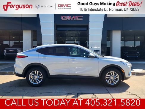 New 2026 Buick Envista Preferred w/ Convenience I Package FWD image 2