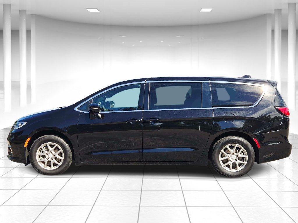 Used 2025 Chrysler Pacifica Select FWD image 6