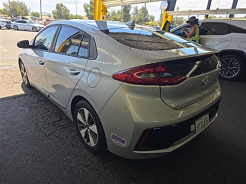 Used 2019 Hyundai Ioniq Plug-In Hybrid FWD image 6