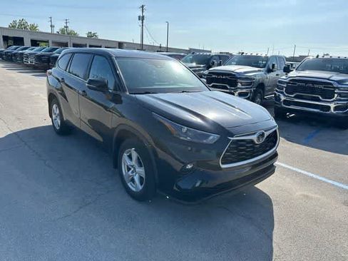 Used 2023 Toyota Highlander LE FWD image 23