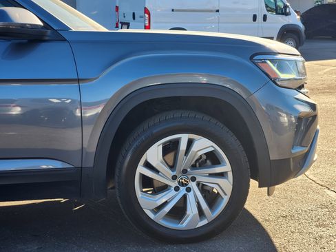 Certified 2022 Volkswagen Atlas SE image 8