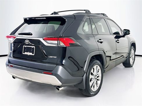 Used 2022 Toyota RAV4 Limited image 5