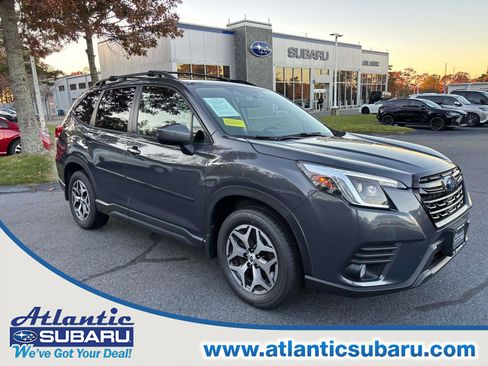 Used 2023 Subaru Forester Premium image 1