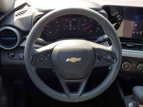 Used 2024 Chevrolet Trax LS w/ LS Convenience Package FWD image 24
