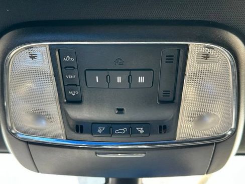 Used 2022 Jeep Grand Cherokee Laredo X AWD/4WD image 40