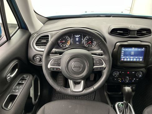 Used 2020 Jeep Renegade Latitude w/ Cold Weather Group FWD image 12