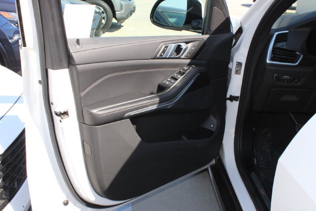 Used 2023 BMW X5 xDrive45e AWD/4WD image 11