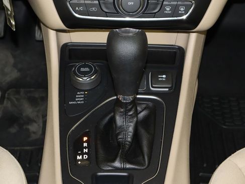 Used 2019 Jeep Cherokee Latitude w/ Popular Appearance Group AWD/4WD image 13