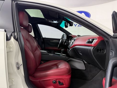 Used 2016 Maserati Ghibli Base image 11