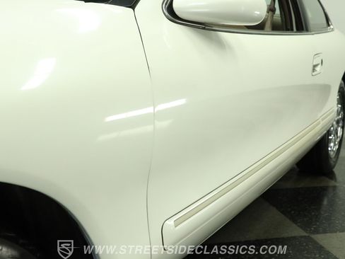 Used 1993 Lincoln Mark VIII RWD image 22