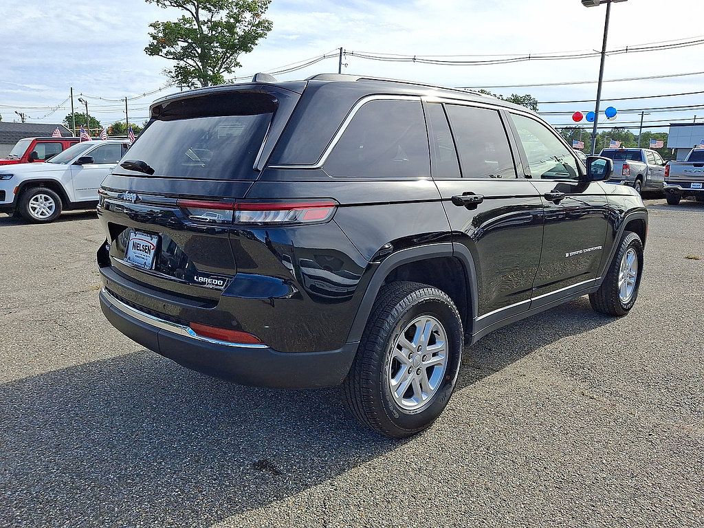 Used 2025 Jeep Grand Cherokee Laredo w/ Luxury Tech Group I AWD/4WD image 31