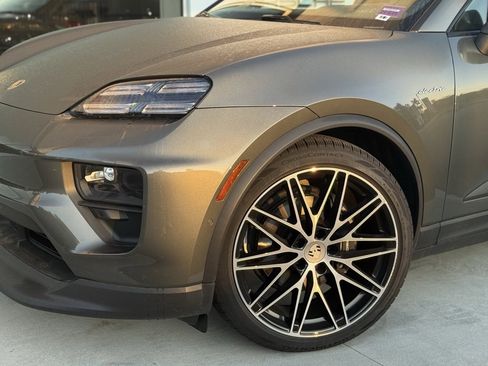 Used 2024 Porsche Macan 4 Electric image 7