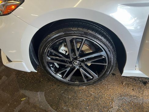 Used 2025 Toyota Camry XSE w/ Premium Plus Package image 31