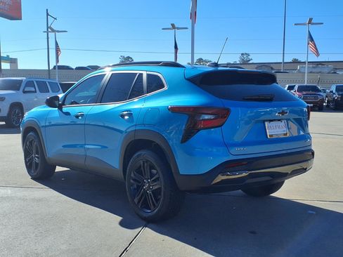Used 2025 Chevrolet Trax ACTIV w/ Sunroof Package image 2