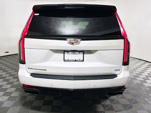 Used 2021 Cadillac Escalade Premium Luxury AWD/4WD image 4