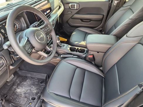 New 2026 Jeep Gladiator Sport AWD/4WD image 13