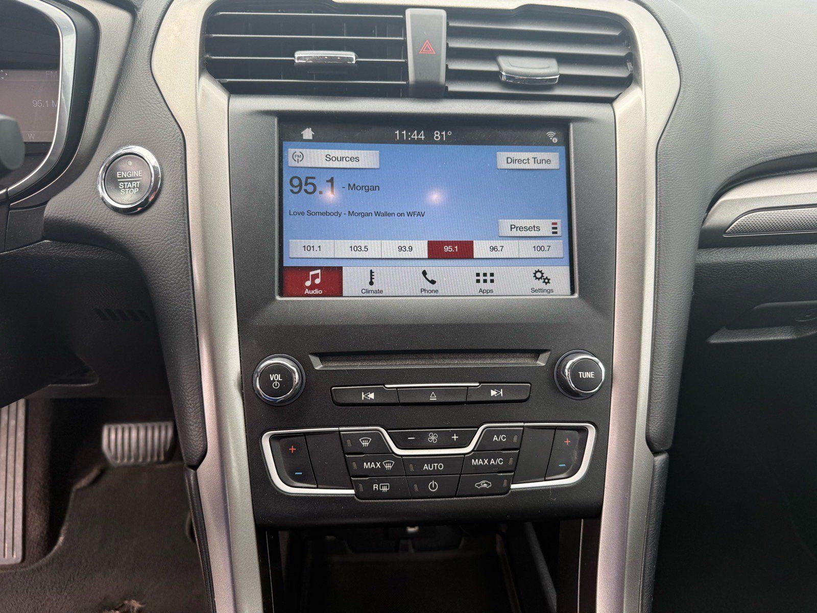 Used 2017 Ford Fusion SE w/ Fusion SE Technology Package FWD image 12